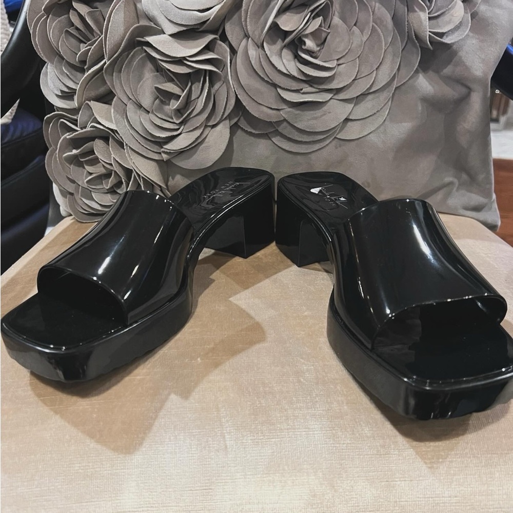 Shoes - Picture 5 of 6
